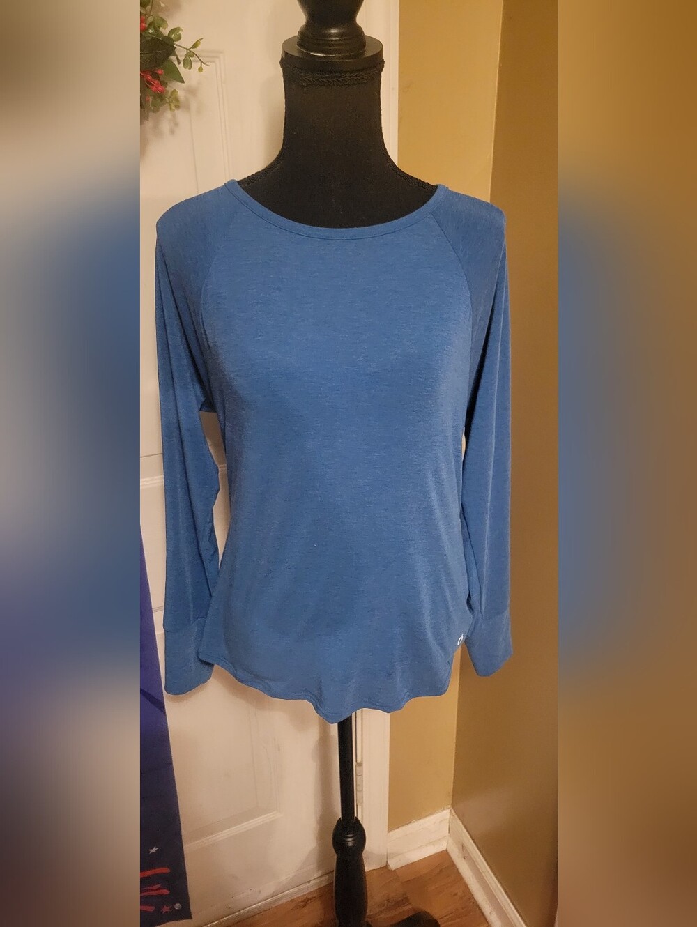 Women's GAP Fit Breathe Long-Sleeve Heather Blue  Openback Tee, Size XS